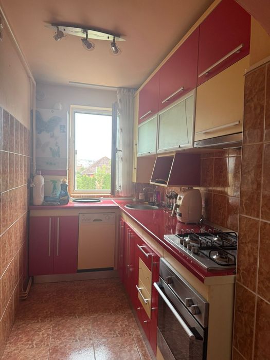 Închiriez apartament