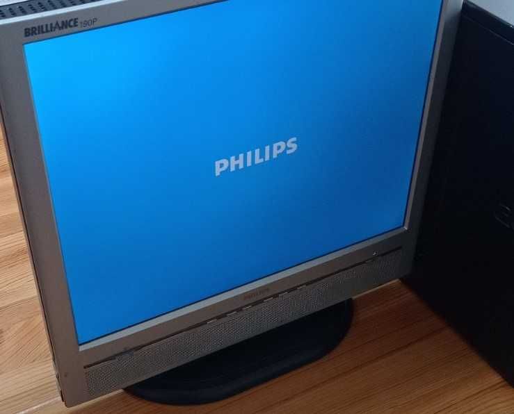 Компютър Acer LCD Монитор Philips 19" 48cm