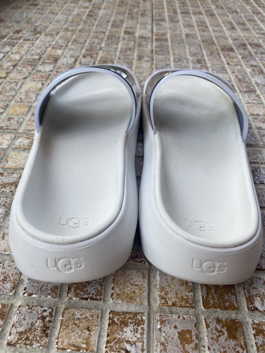 2 чифта UGG слайдери