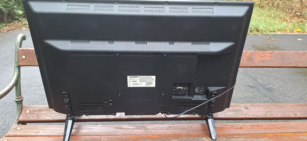 Televizor LED Telefunken.