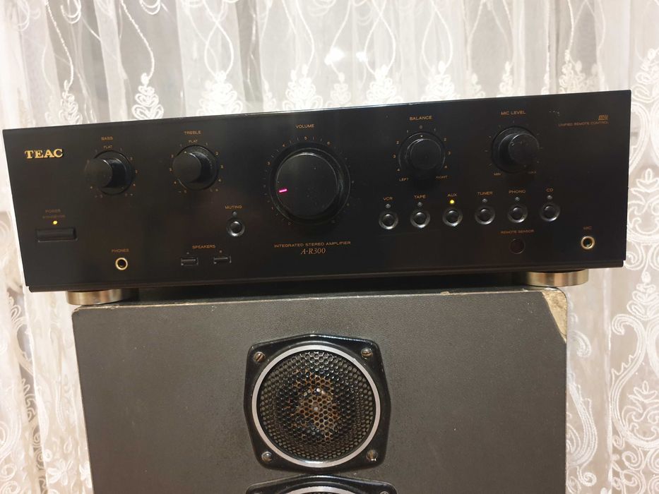 Интегральный усилитель  TEAC A-R300