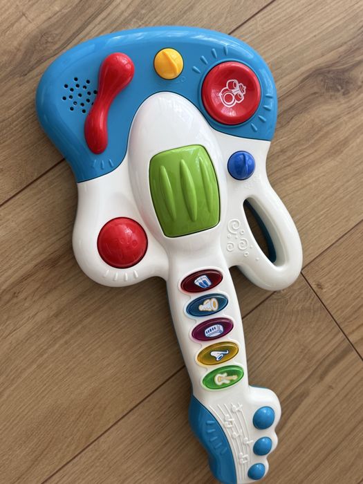 Chitara cu multe sunete si cantecele
