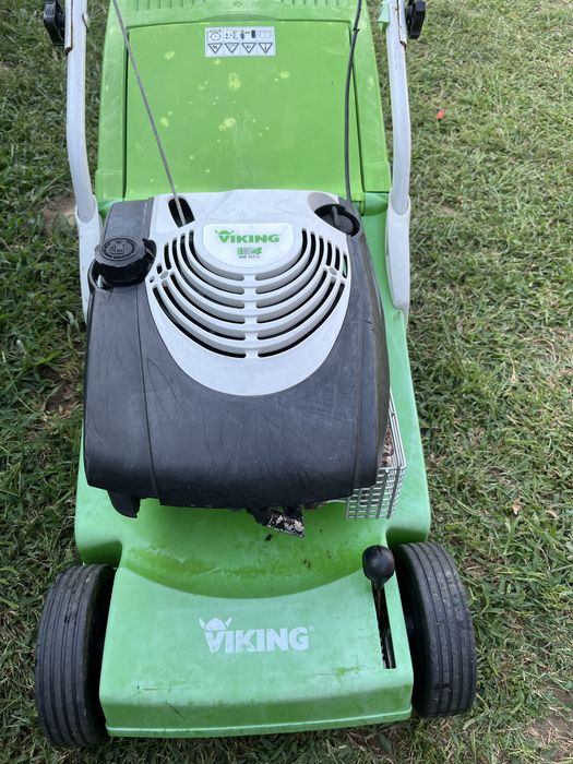 Masina de tuns iarba pe benzina Viking