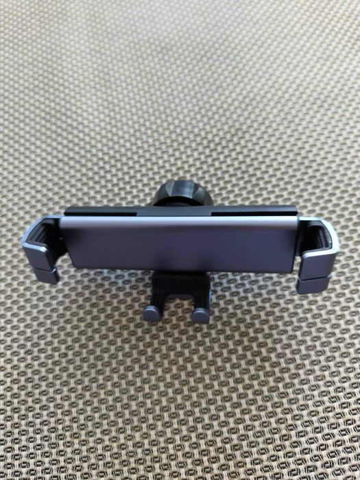 Нова стойка за телефон за кола - гравитационна