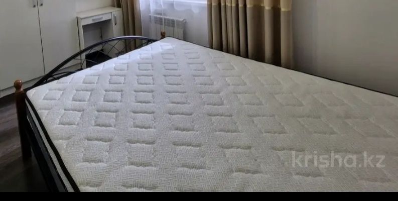 Продам двуспальную кровать с матрасом