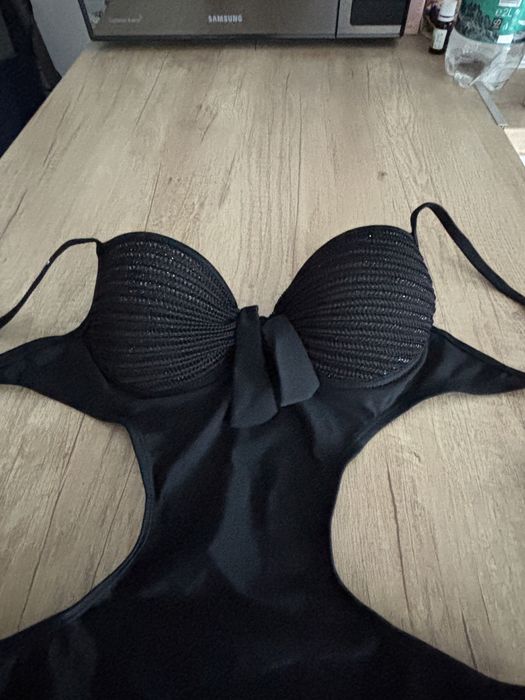 Costum de baie deosebit dintr o singura piesă