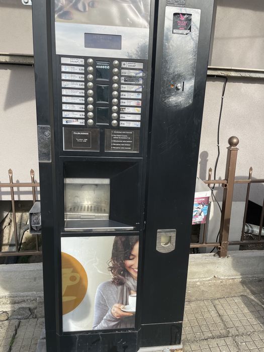 Вендинг автомат Зануси Спацио 7