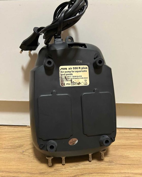 Помпа за въздух SERA Air 550 R plus