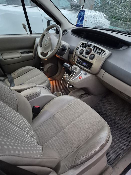 Автомобиль Рено SCENIC