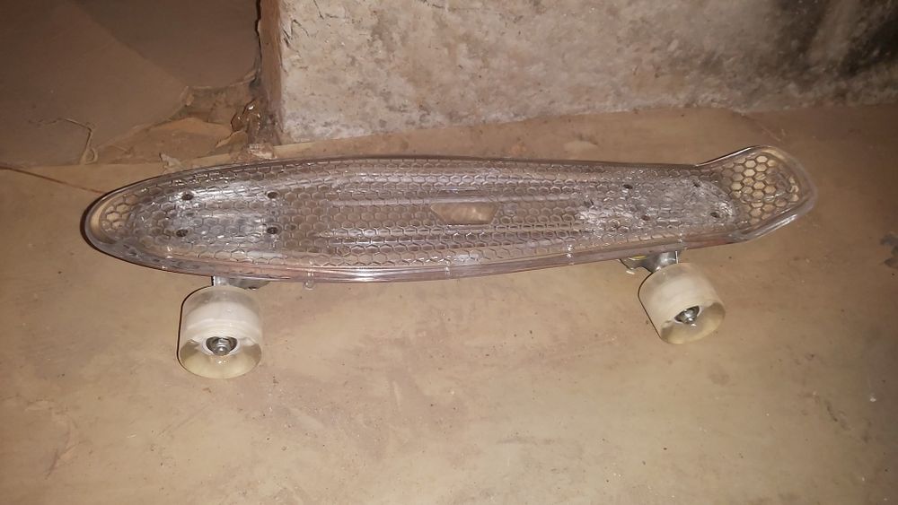 Продам велосипед в подарок детский скейт