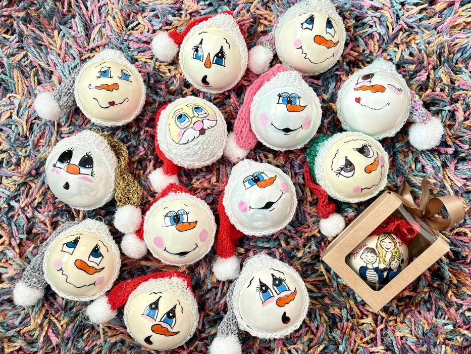 Коледни играчки топки ръчно рисувани