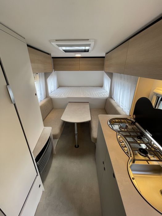 Rulota Lmc Sassino 470k/ 6 persoane/ noua/ premium/ 12 ani