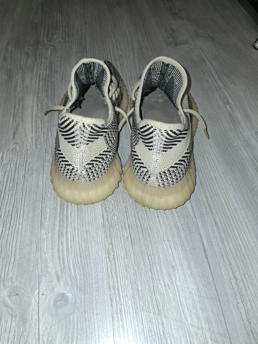 Yeezy 350 folositi