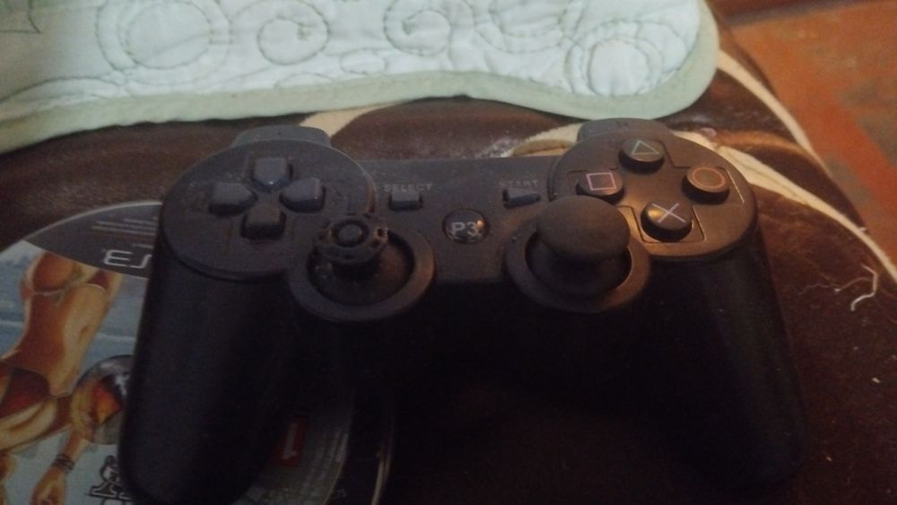 PS3 Super Slim + 1 manetă + 3 jocuri – 400 lei, rapid de vânzare!