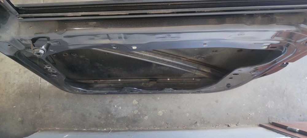 Usa dreapta fata volkswagen vw caddy an 2008 cod culoare C9Z
