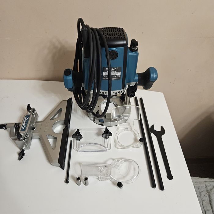 Оберфреза Makita RP1803FXJ