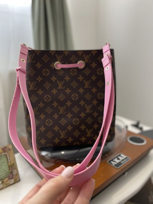 Geanta de umar si poate fi purtara si la mana !