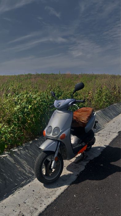 De vanzare scuter 2t 80cc mici probleme la carene