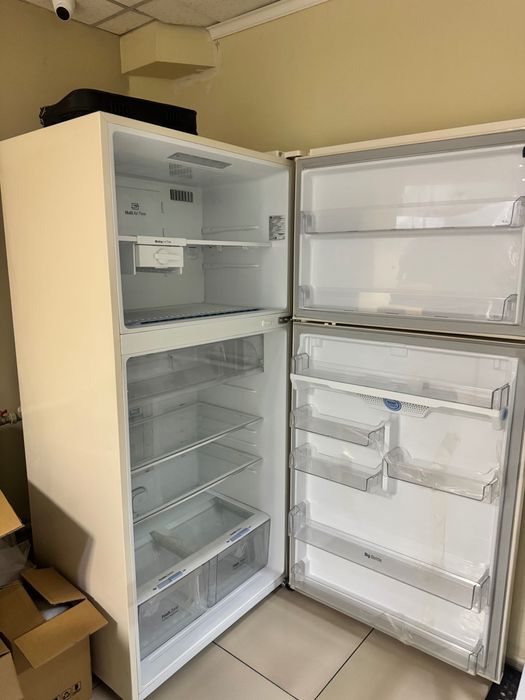Продам Холодильник LG
