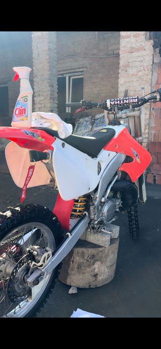 Vând Honda CR250R
