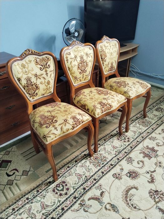 Стулья деревянные для гостей три шт