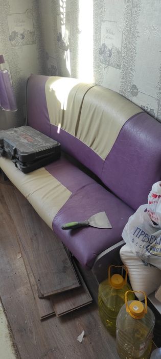 Стол и мини диван