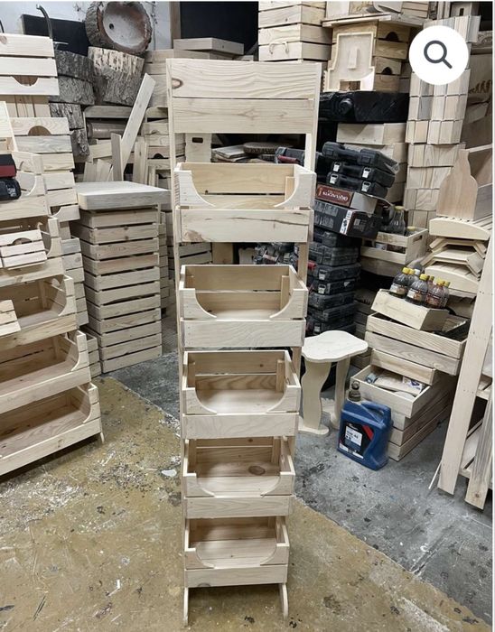 Стелаж с малки хоризонтални щайги и хедър за магазини и заведения