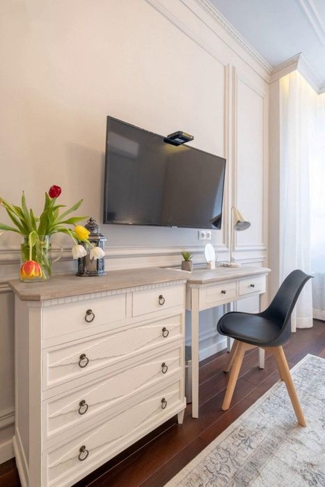 Дава се под наем Четиристаен апартамент в София, Център - 101 кв.м за 1600 € - Снимка #2