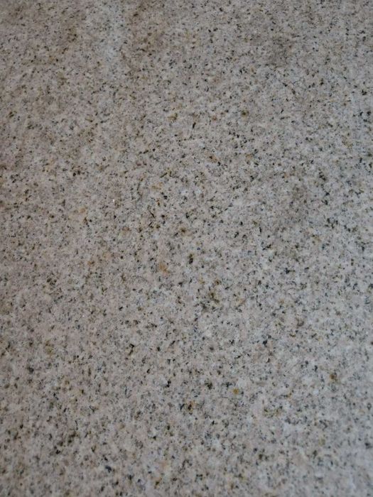 Продавам много запазена холна маса