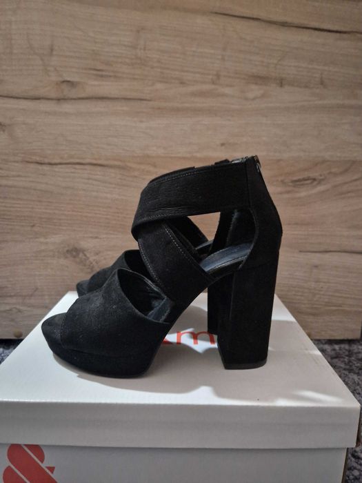 Sandale negre cu toc