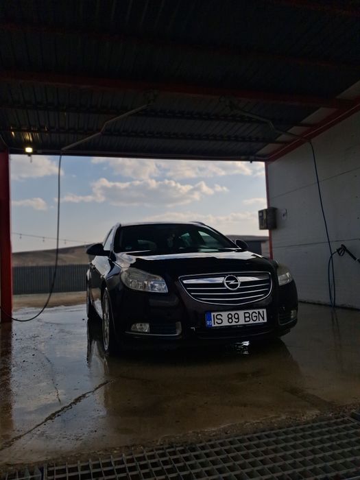 Vând Opel insignia