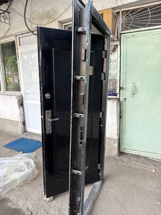 Eshik Sotiladi  doʻmdan yechilgan holati yaxshi