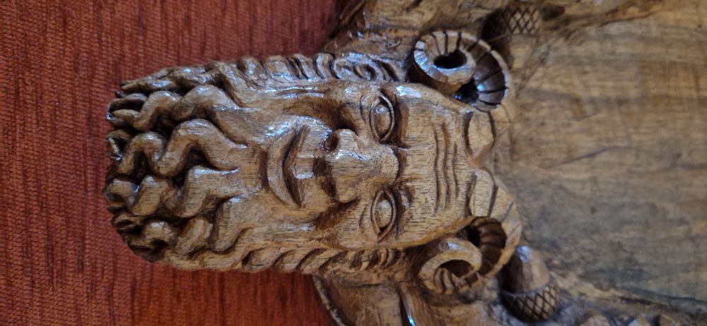 Panoplie Cerb sculptată manual cu cap de Faun