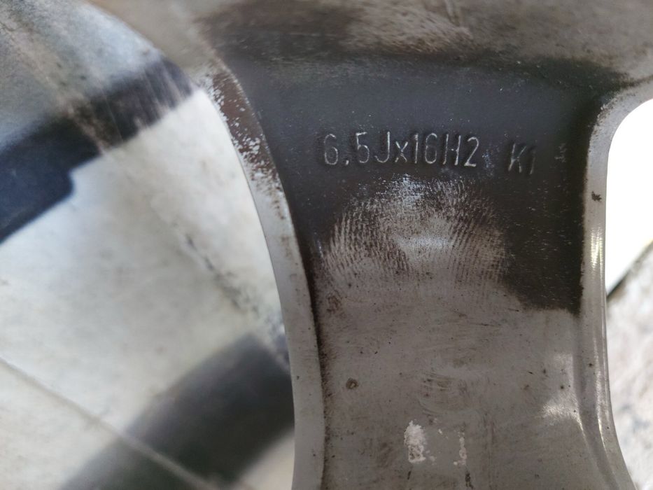 Гуми и джанти за Тойота 205.60.16 Летни