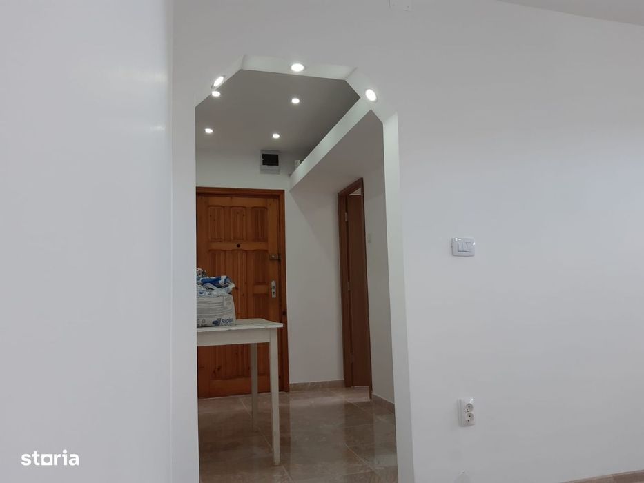 De inchiriat apartament cu 2 camere si balcon, renovat,mobilat 1100lei