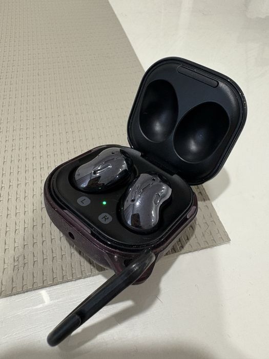 Продам наушники samsung buds life