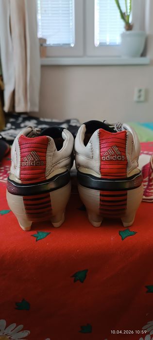 Бутонки бели адидас