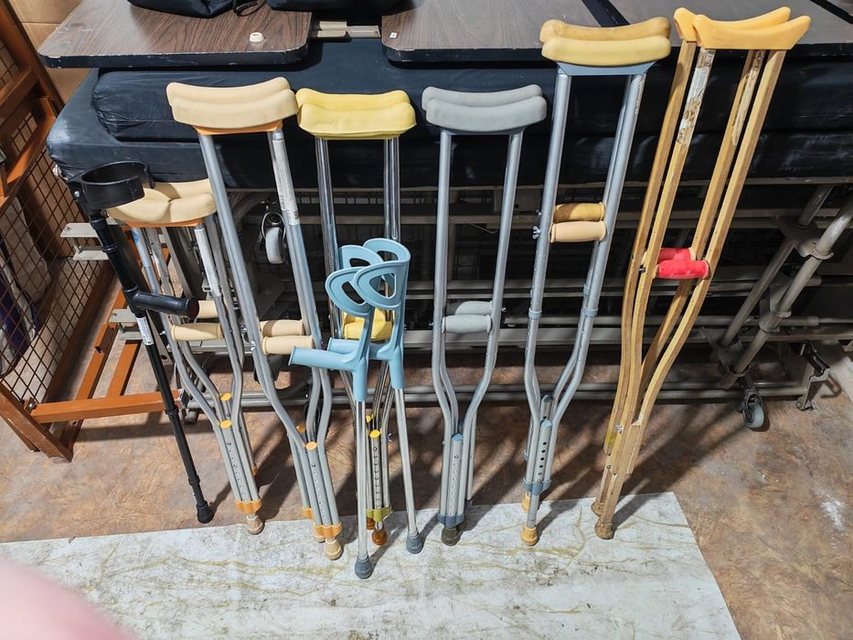 Костыли разные  разные модель