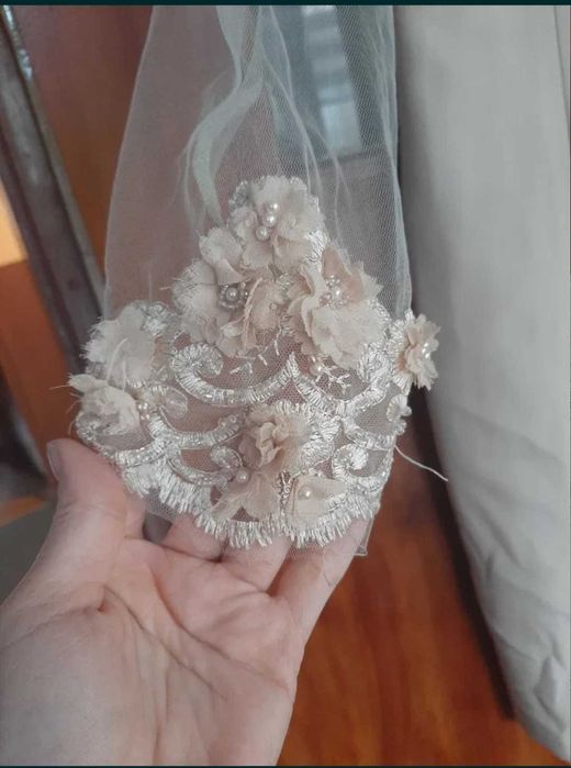 Официялна бежова рокля arogans