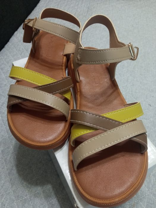 Продаю новые босоножки