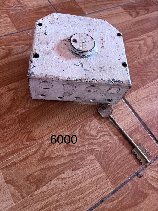 Замок для двери входной