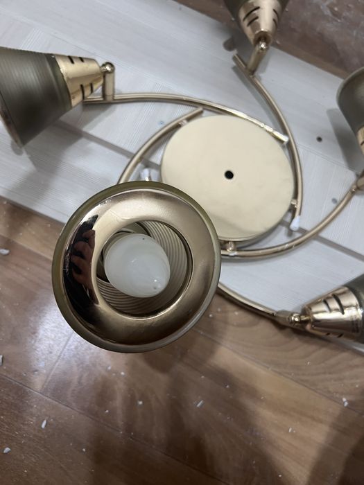 Продам люстру 1+1