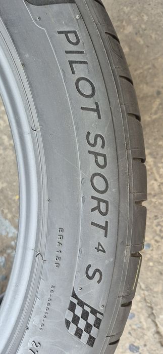 4 anvelope vara Michelin,fata 245/45/19,spate 275/40/19.Pretul este pe bucata.