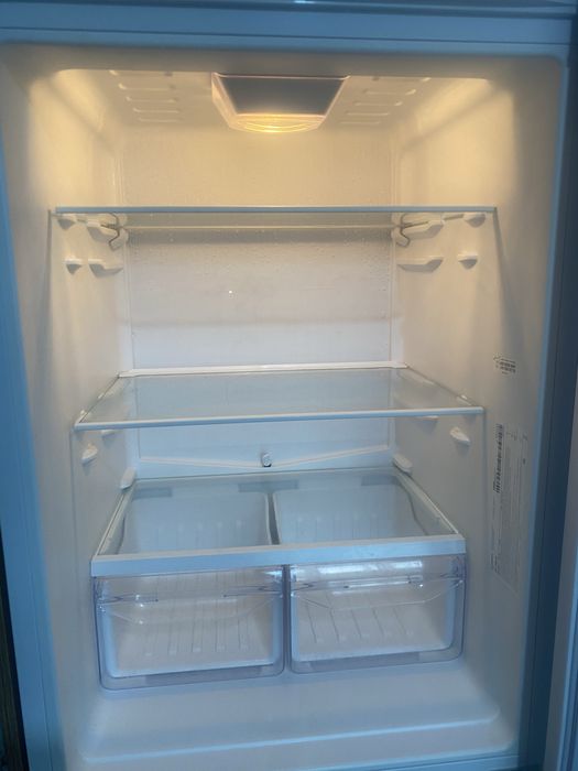 Холодельник indesit 100000