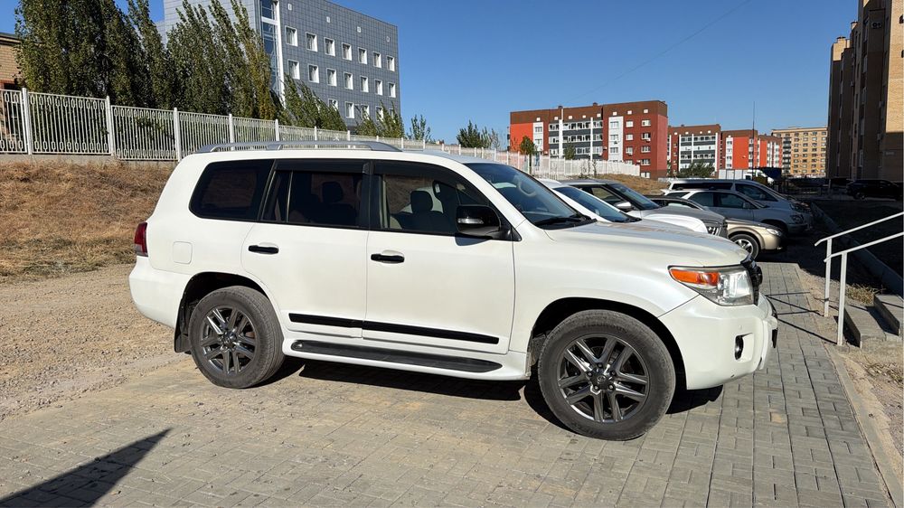 Фонарь land cruiser 200