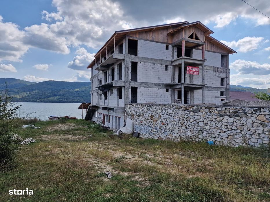 Hotel 30 camere la roșu pe malul Dunării cu Restaurant, terasa, ponton