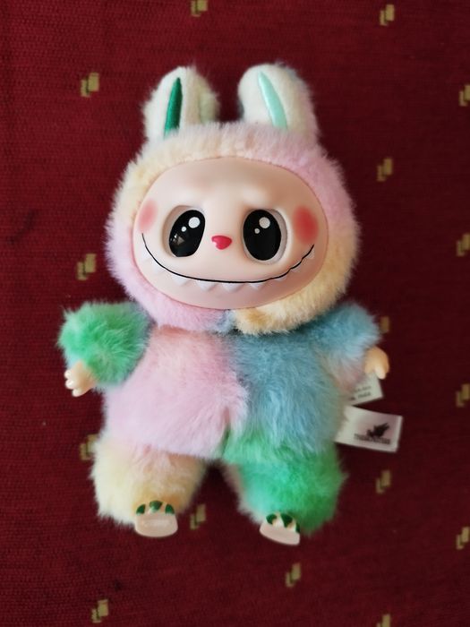 Плюшена играчка Labubu Rainbow, 17 см,