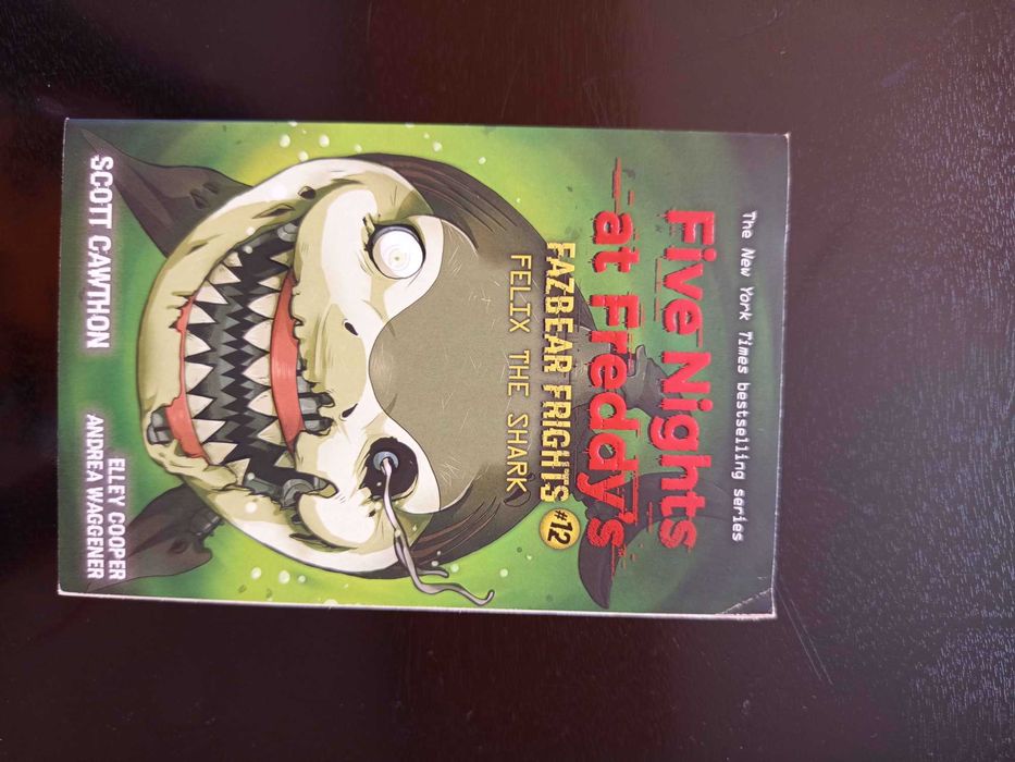 Five Nights at Freddy's Fazbear Frights Книги 1-12 Bookset