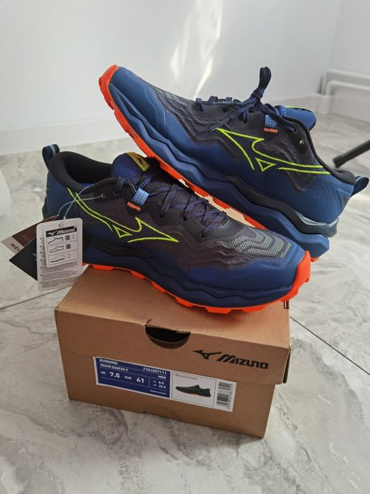 Adidași mizuno noi la cutie