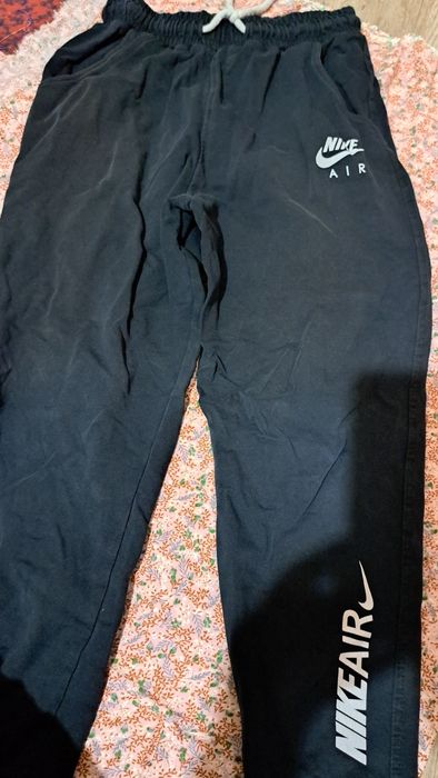 Продам детские одежды.